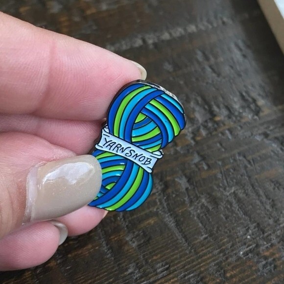 YARN SNOB Knitting Themed Collectible Enamel Pin - NEW! LAST ONE! 841 - Picture 5 of 7